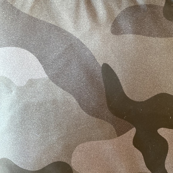 SAM puffer vest in camo print - Picture 2 of 4